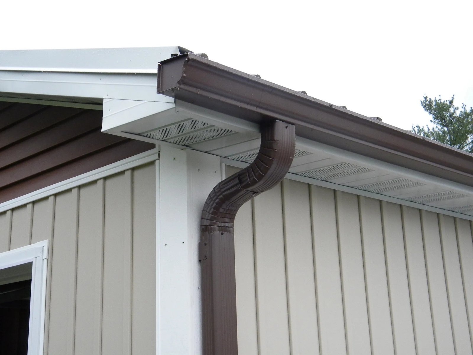 Seamless gutters and energy-efficient window replacement in Denver, CO